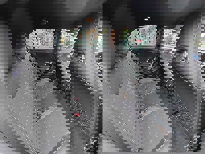 Image Mercedes-Benz CLASSE A A 250 e  Berline Compacte AMG Line 